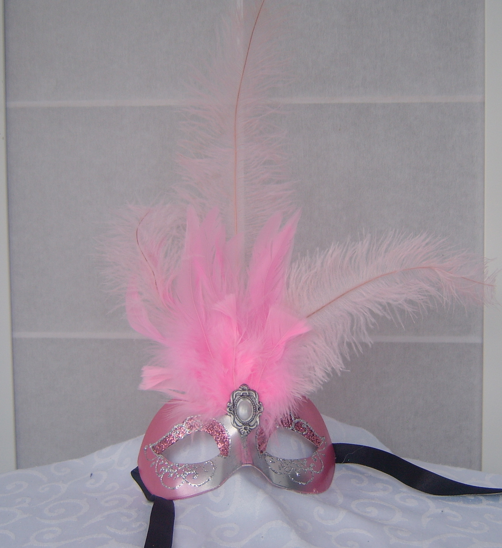 Mask with feathers (children size 3-7 years)